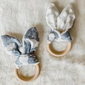 Babybeads - Bijtring konijnenoren - Grijs met witte wolkjes