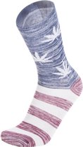 Cannabis Leaf sokken - rood creme blauw - met witte wiet bladeren - maat 40 - 45