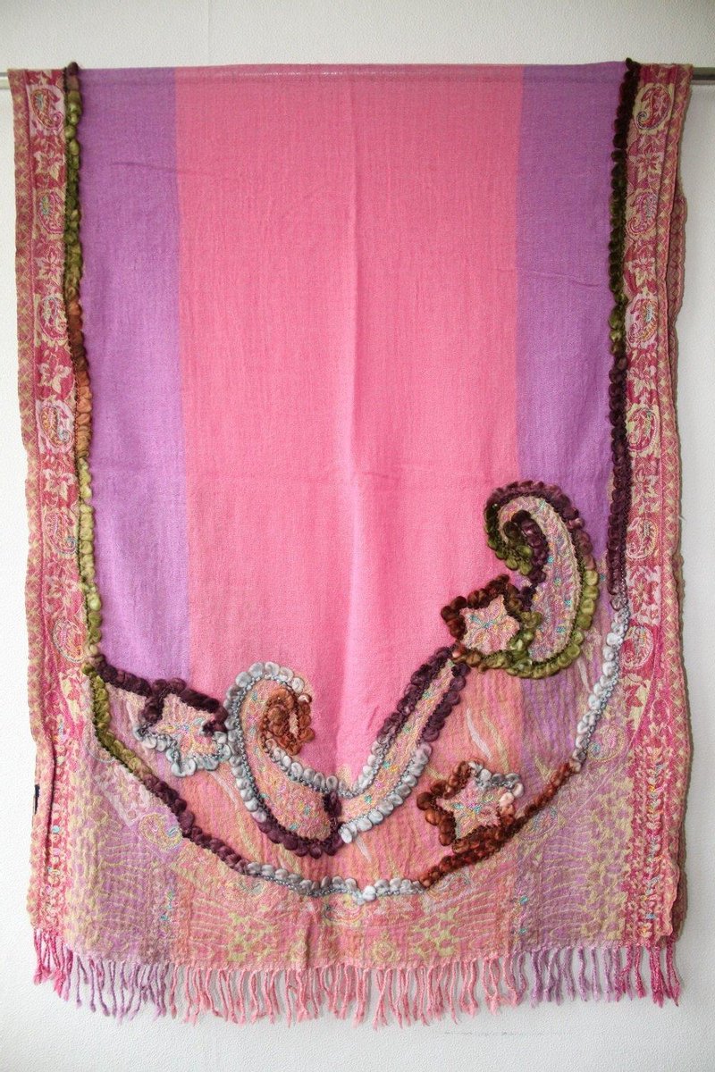 1001musthaves.com Gekookte wollen sjaal in roze met lila 70 x 180 cm