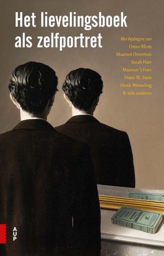 Boek 'Het lievelingsboek als zelfportret' met bijdragen van o.a. Onno Blom, Maarten Doorman, Sarah Hart. Een man in pak kijkt in een spiegel.