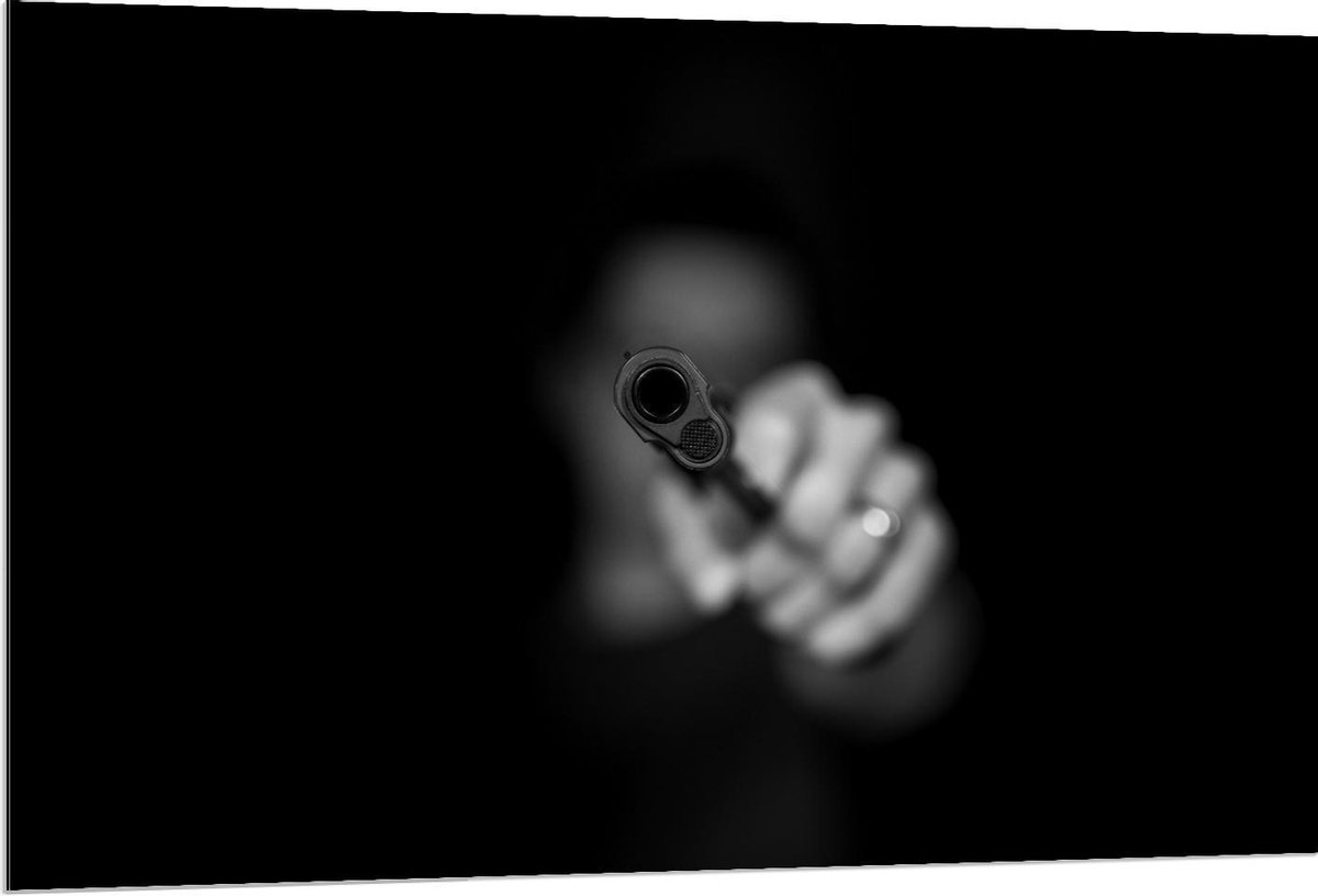 Dibond - Gericht Pistool (zwart/wit) - 120x80cm Foto op Aluminium (Met Ophangsysteem) op Prijzenvolger.com