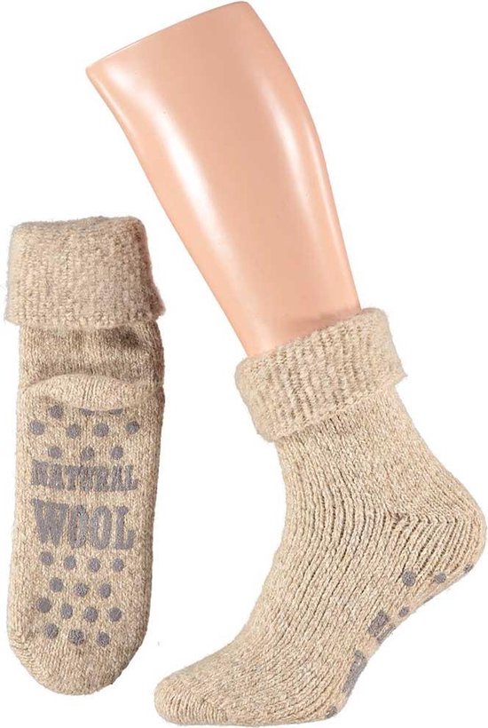 Taupe wollen huissokken met antislip, tekst NATURAL WOOL en stippen.