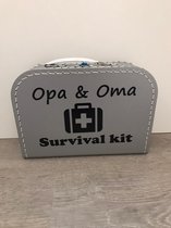 Koffer opa en oma survival kit gevuld