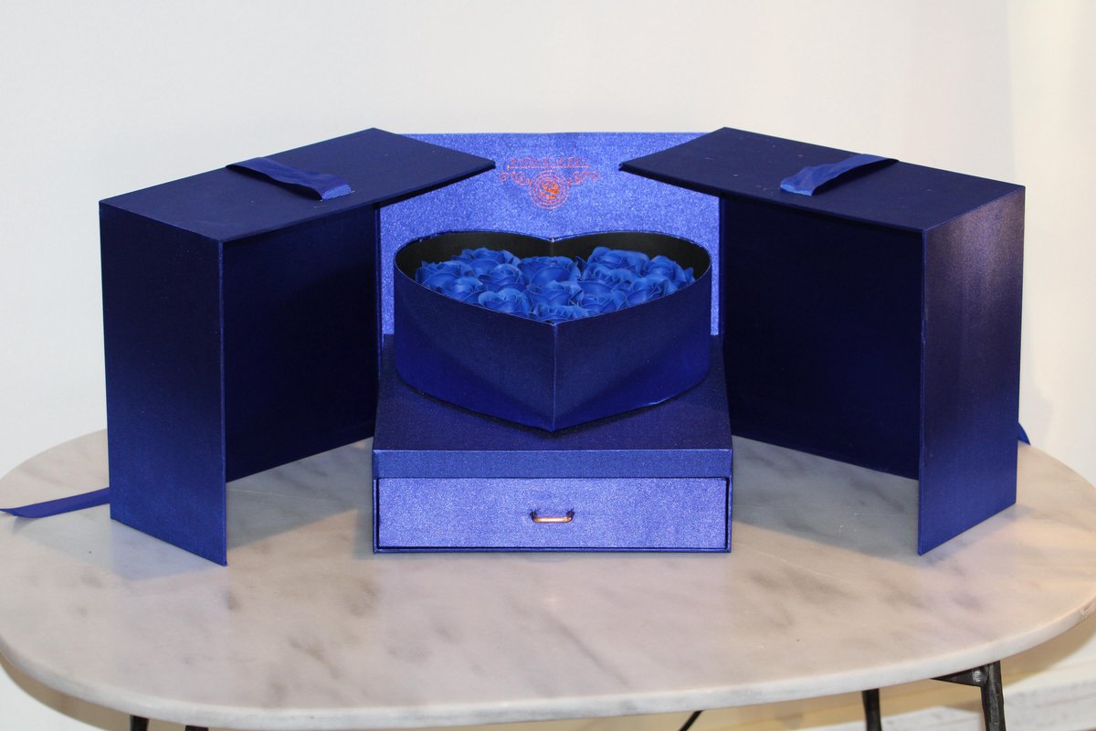 Flowerbox met Zeep Rozen - Giftbox - Valentijn - Moederdag - Blauwe Box met Blauwe Zeep Rozen