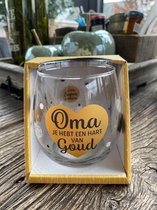 Water-wijnglas met hartje; Oma je hebt een hart van goud / cadeau / vaderdag / moederdag / verjaardag / Valentijnsdag / liefde / vriendschap
