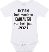 Baby rompertje met leuke tekst | Ik ben het mooiste cadeautje van het jaar 2021 |zwangerschap aankondiging | cadeau papa mama opa oma oom tante | kraamcadeau | maat 68 wit