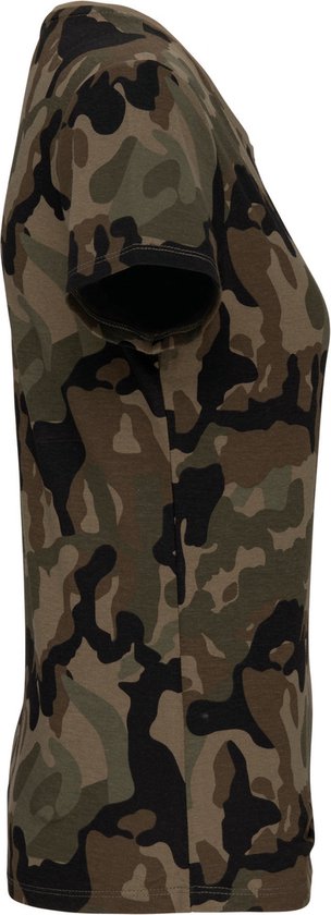 Zijkant van een olijfgroen camouflage t-shirt met korte mouwen.