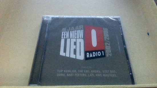 Hoes van de cd '5 Jaar Een Nieuw Lied' van Radio 1, met de tekst '2002/2008' en namen van artiesten.