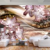 Fotobehangkoning - Behang - Vliesbehang - Fotobehang - Lilies on the Wave (Brown) - Lelies - Bloemen - Hotel Chique - Luxe - 150 x 105 cm