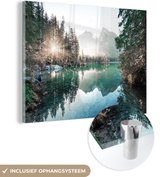 MuchoWow® Glasschilderij 40x30 cm - Schilderij acrylglas - Natuur - Bomen - Bergen - Meer - Foto op glas - Schilderijen