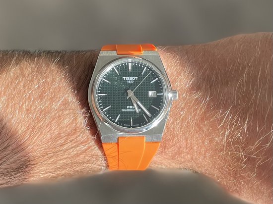 Intergrated rubber watch strap Orange for Tissot PRX 35mm - Geïntegreerde rubber horloge band oranje met quick release trekkers