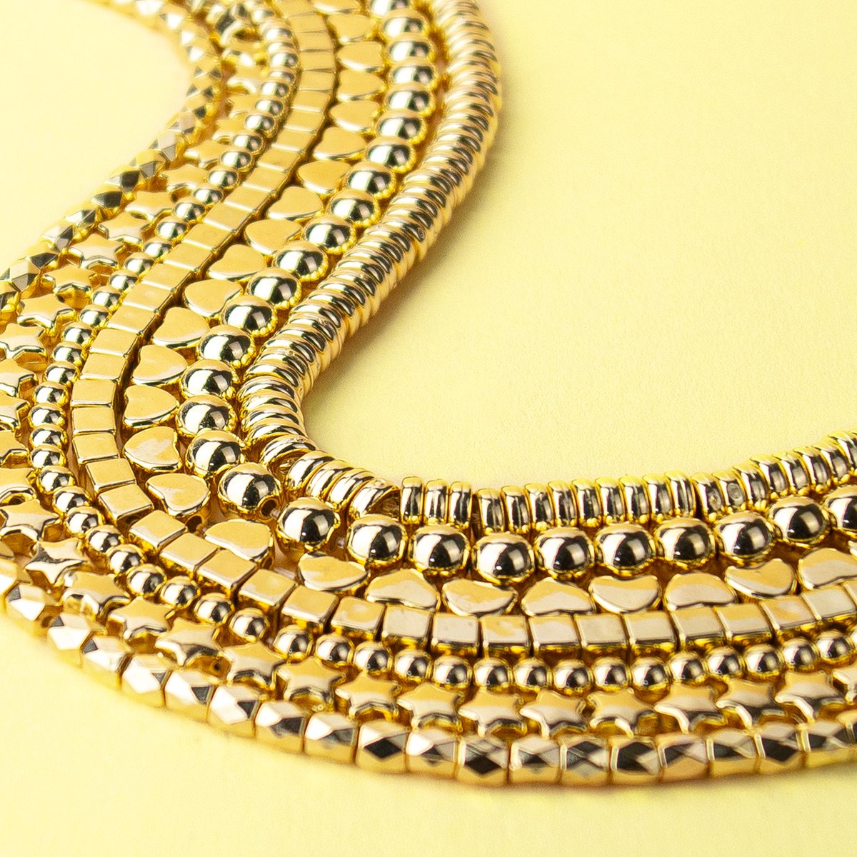 Kralen Set Goud voor Sieraden maken - Armbandjes - Telefoonkoord - Kralenset in Diverse Maten en Vormen in Handige Sorteerdoos - 3600 stuks - Goud Kleur — afbeelding 9