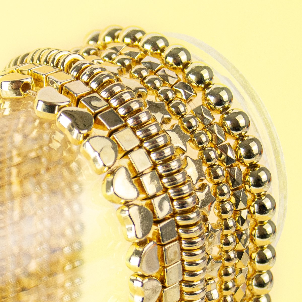 Kralen Set Goud voor Sieraden maken - Armbandjes - Telefoonkoord - Kralenset in Diverse Maten en Vormen in Handige Sorteerdoos - 3600 stuks - Goud Kleur — afbeelding 4