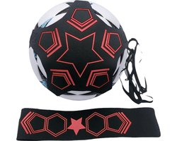 foto van Voetbaltrainer voor balmaat 3, 4 en 5 - Voetbalvaardigheidstrainer - Voetbal trainer - Reactiegordel voetbal - Solo trainer - Geschikt voor balmaat 3, 4 en 5 - Sterren patroon - Zwart met rood