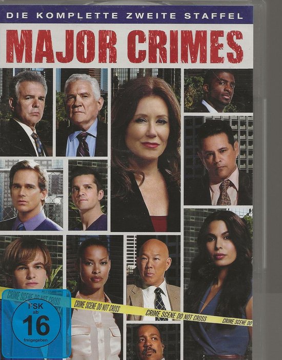 De cast van Major Crimes, de complete tweede Staffel. Rechtsboven de titel.