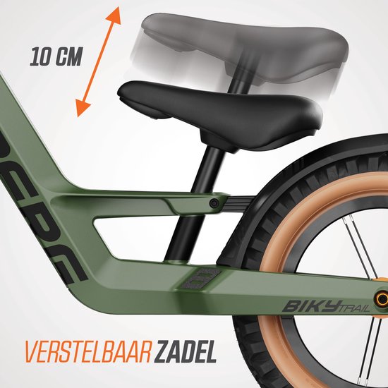 Zijzicht op de groene loopfiets, met een verstelbaar zadel met 10 cm verstelbereik.