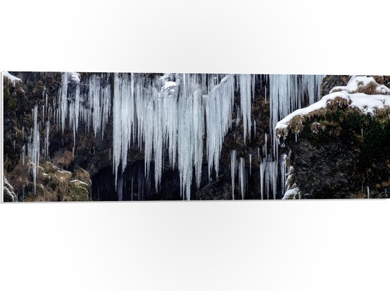 PVC Schuimplaat - Ijspegels - Sneeuw - Winter - Ijs - 90x30 cm Foto op PVC Schuimplaat (Met Ophangsysteem)
