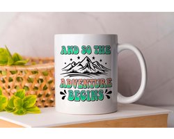 Mok And so the Adventure Begins - Travel - Gift - Cadeua - Wanderlust - Adventure - Explore - TravelGoals - Reizen - Avontuur - Ontdekken - Vakantie