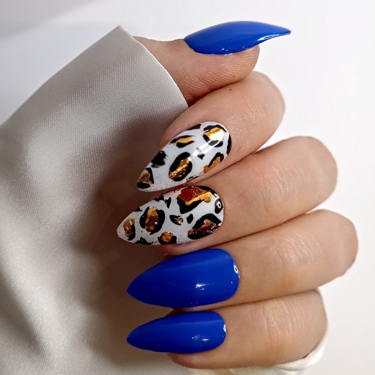 SD Press on Nails - B160 - Plaknagels met nagellijm - Medium Stiletto - Blauw Wit Leopard - Set 20 Kunstnagels handgemaakt van gel polish
