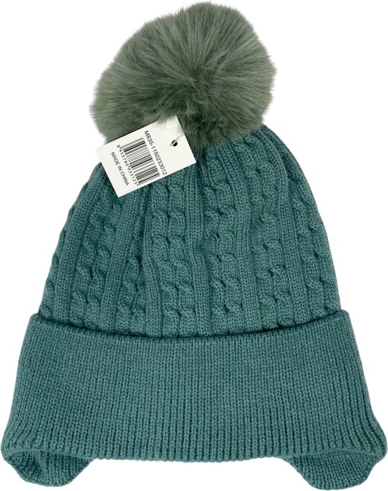 Gevoerde Dames Muts met Pompom - Groen - Acryl - One Size - Warme Muts met Oorflappen -Winter - Wintersport - Gebreide Wintermuts - Cadeau voor Haar - Verjaadag Cadeau Vrouw