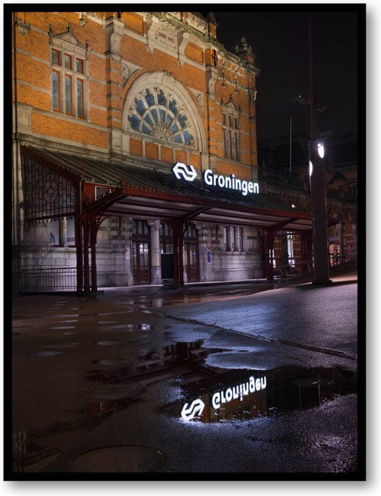 Midnacht op het spoor - Station Groningen - Fotoposter 30x40 met Lijst
