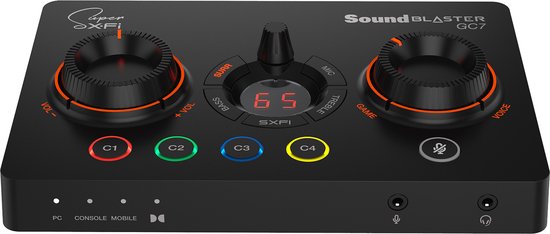 Zwarte Sound Blaster GC7 met oranje ringen rond de draaiknoppen, rode '65' display en vier programmeerbare knoppen.
