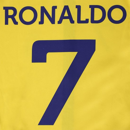 Detail van de tekst 'RONALDO' en nummer 7 in blauw op een gele stof.