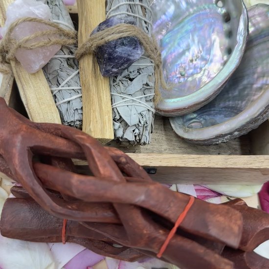 Smudge set met witte salie en Palo Santo, Abalone schelp en standaard