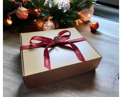 kerst cadeau vrouw - geschenkset - Kaarsen cadeaupakket - Christmas - kaarsen - Kado vrouwen, moeder, vriendin, zus, oma, mama - giftbox - 8 stuks - kerst - December Gift Box - kerstpakket - kerstpakket dames - cadeau - cadeaubox - kerstcadeau box