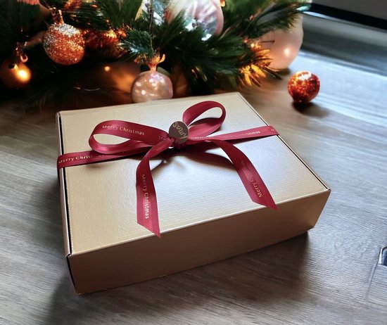 kerst cadeau vrouw - geschenkset - Kaarsen cadeaupakket - Christmas - kaarsen - Kado vrouwen, moeder, vriendin, zus, oma, mama - giftbox - 8 stuks - kerst - December Gift Box - kerstpakket - kerstpakket dames - cadeau - cadeaubox - kerstcadeau box