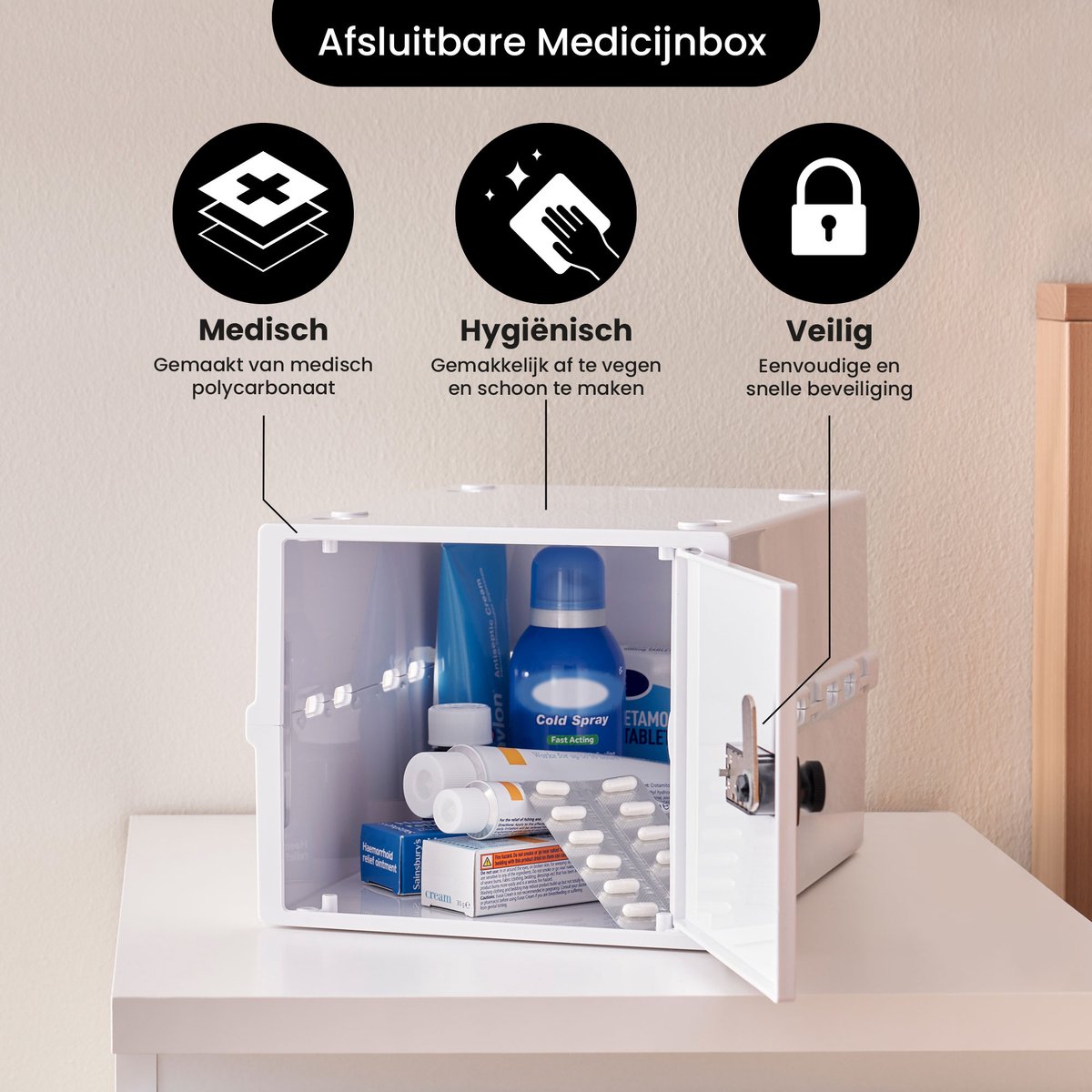 Les médicaments sont rangés par catégories, dans des boîtes transparentes  (pinterest)