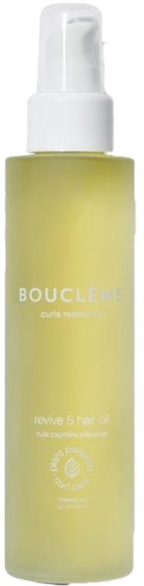 Gele fles met witte pomp, met het label 'BOUCLÈME curls redefined revive 5 hair oil'.