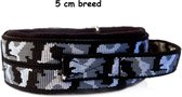 Halsband - 5 cm breed - Maat 60 - Met handvat - Grijs camouflage - Hondenhalsband - Halsband hond -