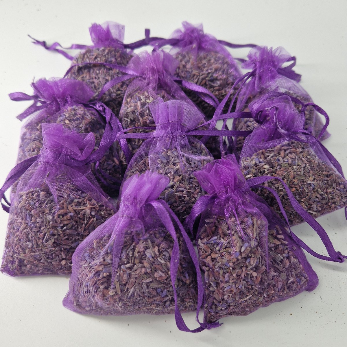 Biologische Lavendel - 10 geurzakjes ± 6 gram paars zakje - Geurzakje - Lavendel - Lavendelgeurzakjes - Biologisch - luchtverfrisser - 