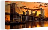 Canvas Schilderij De Brooklyn Bridge bij een oranje hemel - 40x20 cm - Wanddecoratie