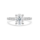 Nina - Platinum Ovaal Moissanite Ring met Pavé Zijstenen - 2.1 karaat.