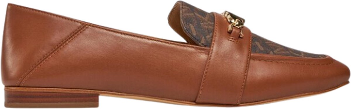 <p>De Michael Kors Tiffanie Loafer voor dames in de kleur bruin is een tijdloze en stijlvolle keuze voor elke gelegenheid. Met een klassieke uitstraling en een vleugje elegantie zijn deze loafers perfect voor zowel formele als informele settingen. Gemaakt van hoogwaardige materialen, bieden ze duurzaamheid en comfort, zodat je er de hele dag moeiteloos op kunt lopen. Voeg een vleugje verfijning toe aan je dagelijkse look met de Michael Kors Tiffanie Loafer.</p> - 0