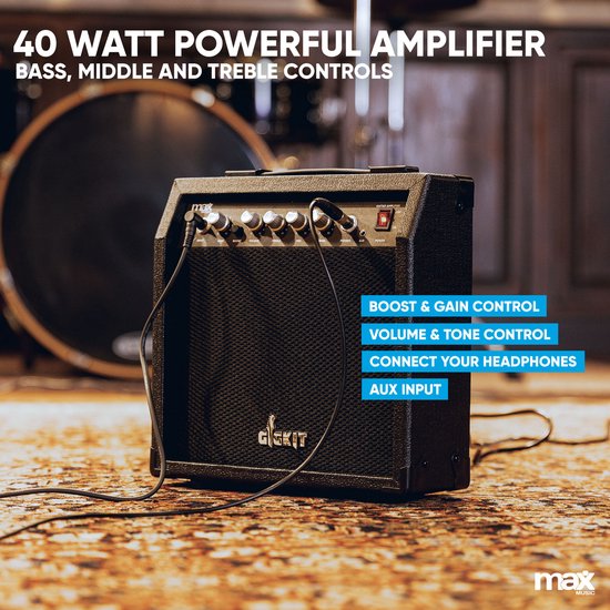 Zwarte 40 Watt gitaarversterker met bedieningsknoppen en aansluitingen, op een tapijt.