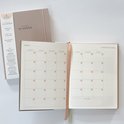 Open planner met maandoverzicht, dagen van de week en 'Niet vergeten' sectie.