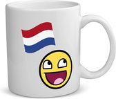 Akyol - nederlandse vlag smiley koffiemok - theemok - Nederland - nederlanders - boeren - verjaardagscadeau - kado - 350 ML inhoud