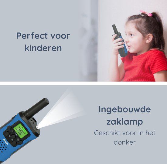 Meisje met rode jurk houdt Alecto walkietalkie vast. Blauwe walkietalkie met ingebouwde zaklamp.