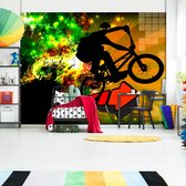 Fotobehangkoning - Behang - Vliesbehang - Fotobehang - Bicycle Tricks - 150 x 105 cm