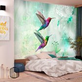 Fotobehangkoning - Behang - Vliesbehang - Fotobehang Kolibries bij de Groene Bloemen - Kleurrijke Kolibrie - Vogels - Colourful Hummingbirds (Green) - 350 x 245 cm