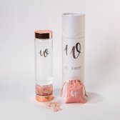 Queen of Water- Luxe Glazen Waterfles -Rozenkwarts - Waterfles Edelstenen -Kristallen - Rosé Goud - Zacht water