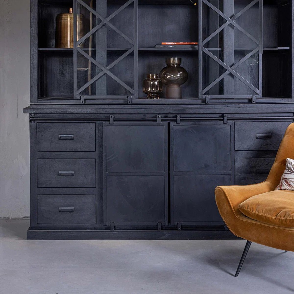 Mangohouten Buffetkast Denver Black 220 cm X Mahom Industrieel - Vitrinekast van Mangohout & Metaal - Industriële Buffetkast