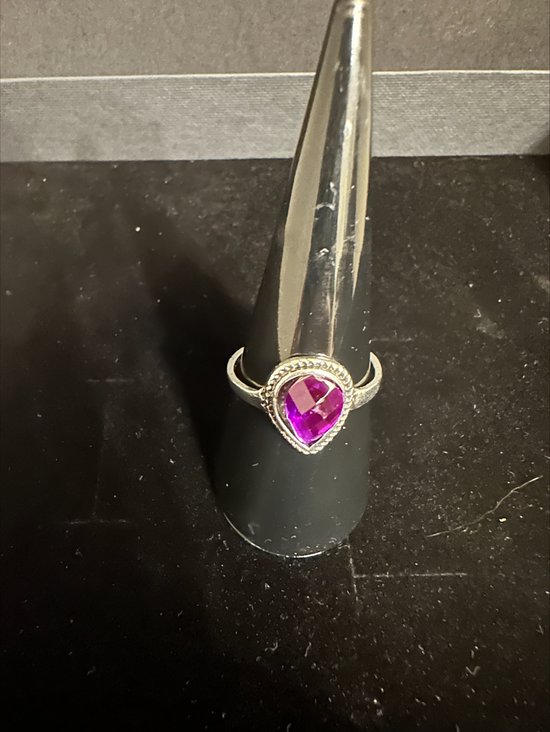Ring met paarse druppel