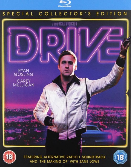 Ryan Gosling in witte jas met geborduurde rug, neon 'DRIVE' logo, 'SPECIAL COLLECTOR'S EDITION' bovenaan.