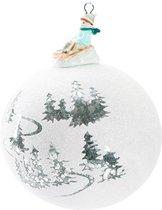 BRUBAKER Premium Kerstbal - Kerstboom Sneeuwlandschap Met Slee Porselein Beeldje - Turkoois Glinsterende Glitter Bal Wit - 3,9 Inch (10 Cm) Handgemaakte Glazen Kerstbal