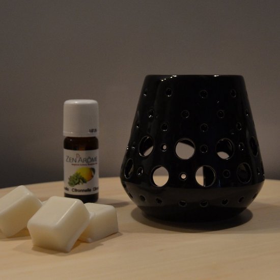 De Reeks Van Aromatherapy Verfrissing, Stokken, Fles Etherische Olie Aromalamp Pipet Met Een Daling Waterverfhand Getrokken Image145506441