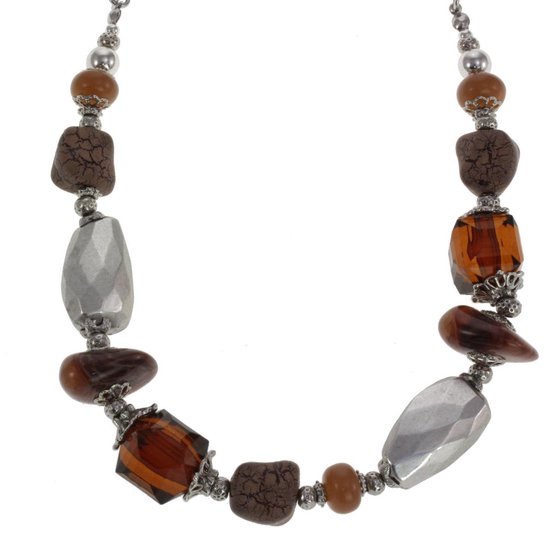 Behave Set composé d'un bracelet et d'un collier avec des perles dans les tons marron et des perles décoratives.